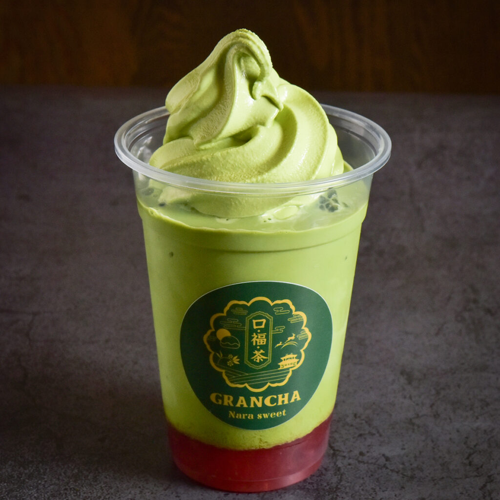奈良県産イチゴの自家製コンフィチュール抹茶ラテフロート